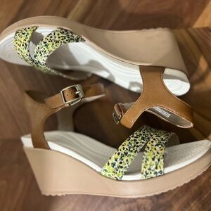 CROCS wedge sandal size 9 dual comfort sole